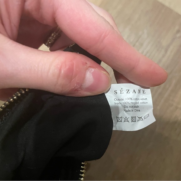 *Sezane Black and Gold Velvet Cosmetics Pouch 🇫🇷 - Picture 3 of 4